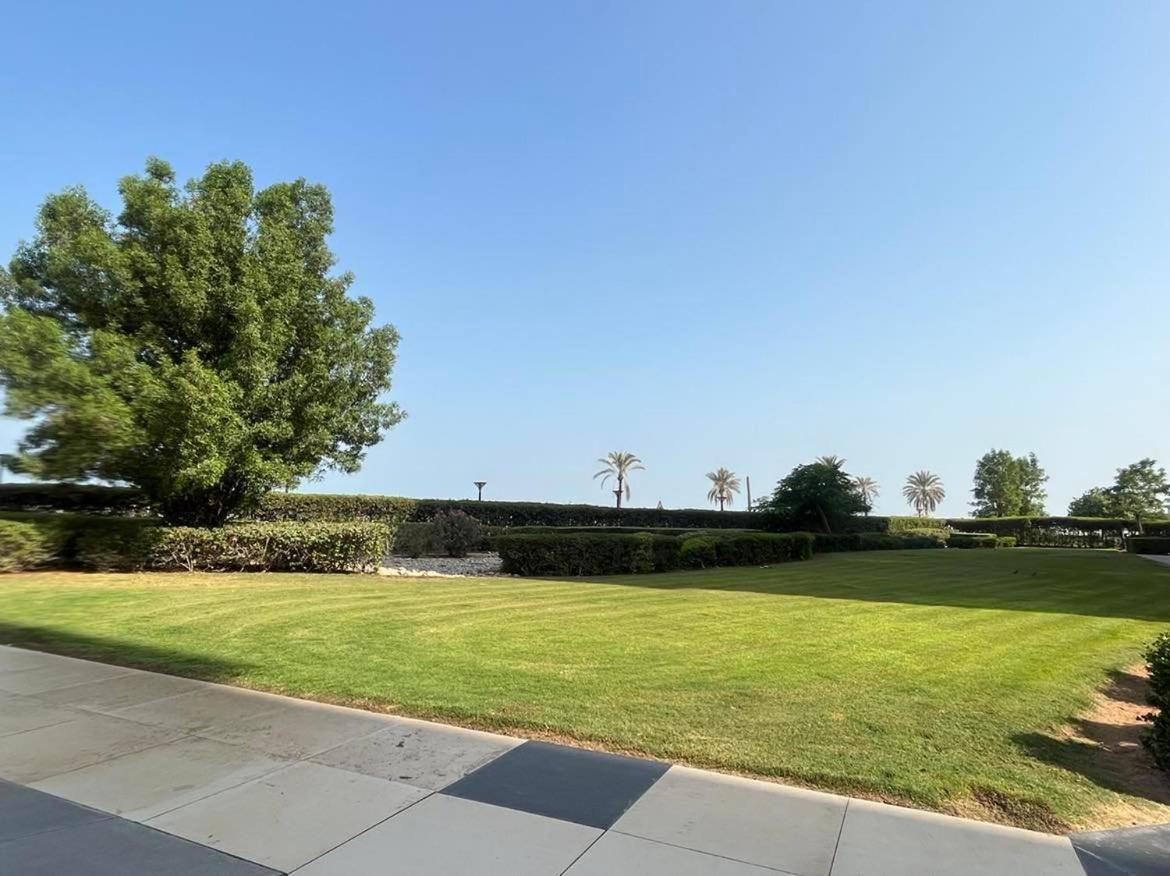 Beach Front Escape Apartment Ras al-Khaimah Exterior photo